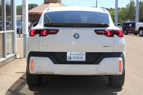 Alpine White 2026 BMW X2 xDrive28i