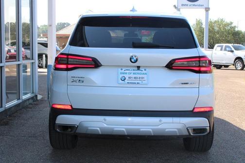 Mineral White Metallic 2023 BMW X5 sDrive40i