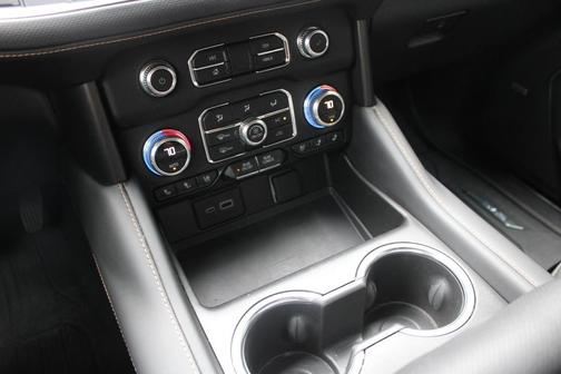 Summit White 2023 GMC Yukon 4WD AT4