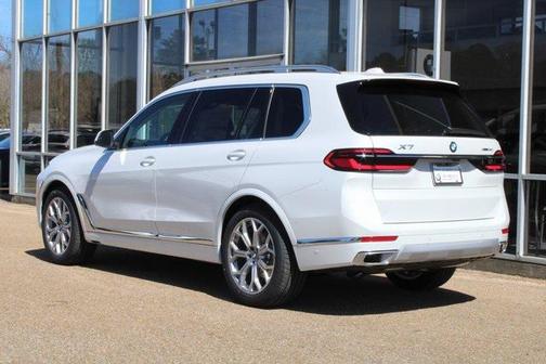 2025 BMW X7 xDrive40i