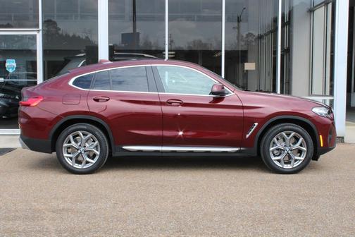 2025 BMW X4 xDrive30i