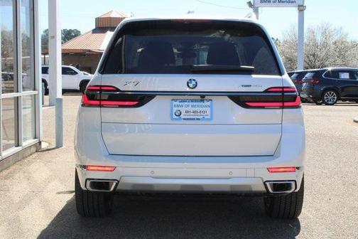 2025 BMW X7 xDrive40i