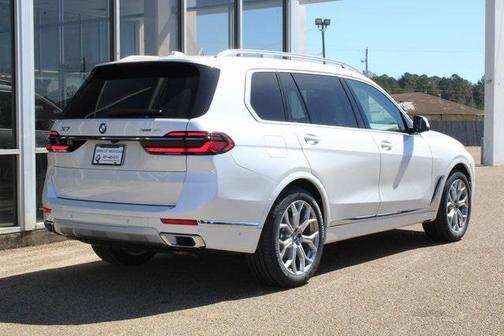 2025 BMW X7 xDrive40i