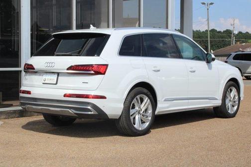 2023 Audi Q7 55 Premium Plus