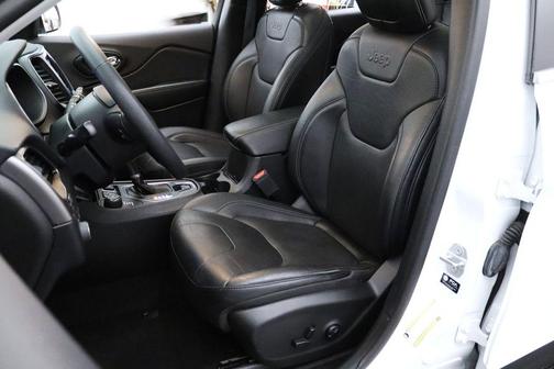 Bright White Clearcoat 2021 Jeep Cherokee Latitude Lux