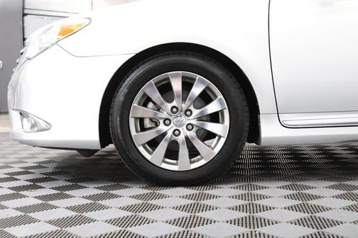 Classic Silver Metallic 2011 Toyota Avalon Limited