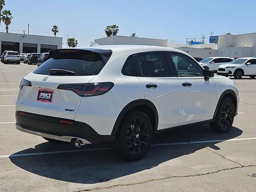 Platinum White Pearl 2025 Honda HR-V 2WD Sport