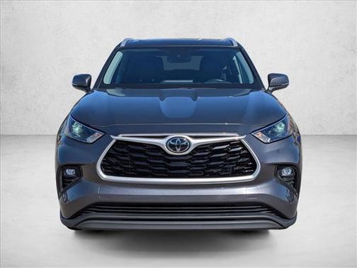 Magnetic Gray Metallic 2024 Toyota Highlander XLE