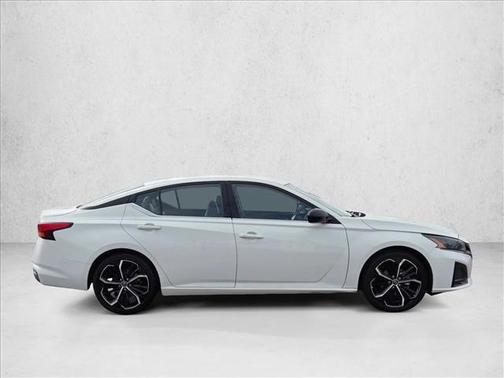 2023 Nissan Altima SR FWD