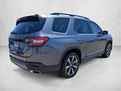 Modern Steel Metallic 2024 Honda Pilot Touring 8-Passenger