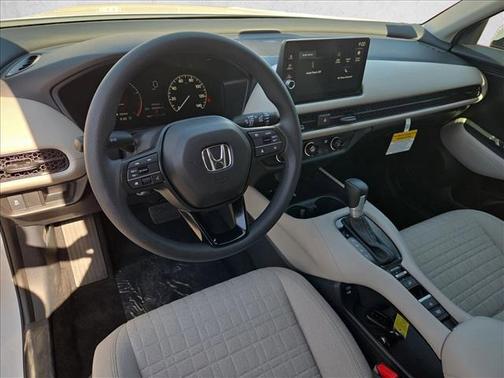 Platinum White Pearl 2027 Honda HR-V LX