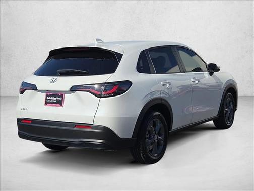 Platinum White Pearl 2027 Honda HR-V LX