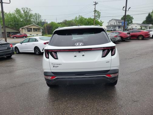 White 2024 Hyundai TUCSON SEL