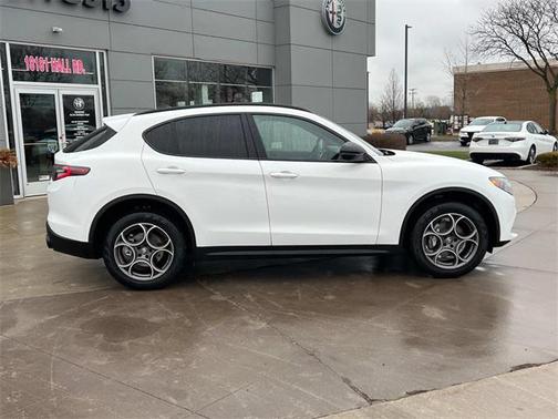 2025 Alfa Romeo Stelvio Sprint