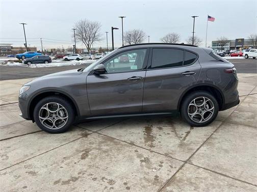 2025 Alfa Romeo Stelvio Sprint AWD