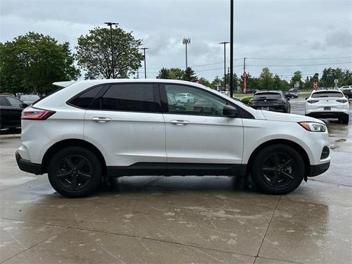 2022 Ford Edge SE