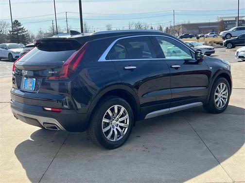 2022 Cadillac XT4 Premium Luxury