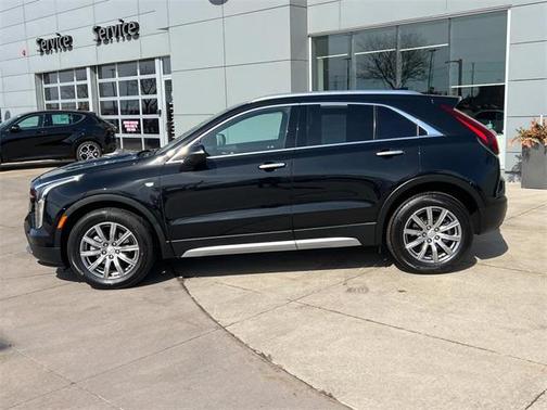 2022 Cadillac XT4 Premium Luxury