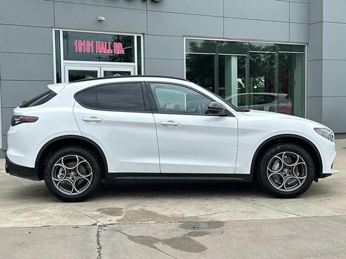 2025 Alfa Romeo Stelvio Sprint AWD
