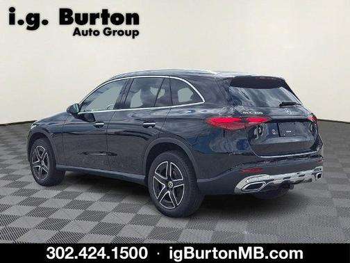 Black 2027 Mercedes-Benz GLC 300