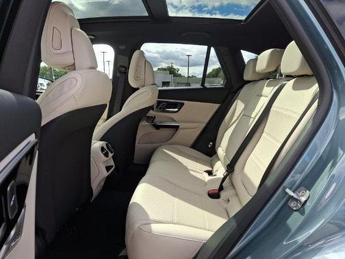 Verde 2027 Mercedes-Benz GLC 300