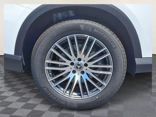 Polar White 2026 Mercedes-Benz GLC 300 Base 4MATIC