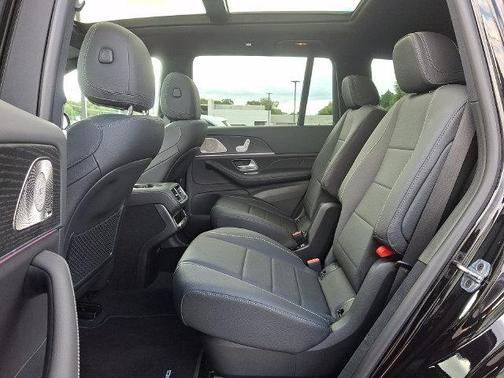 Obsidian Black Metallic 2027 Mercedes-Benz GLS 450