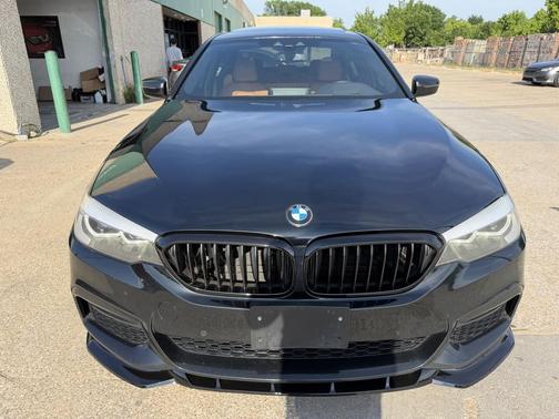 black 2019 BMW 540 i