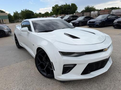 Summit White 2017 Chevrolet Camaro 2SS