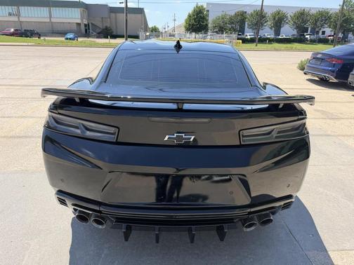 black 2018 Chevrolet Camaro 2SS