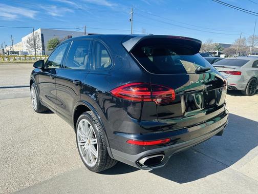 2017 Porsche Cayenne Platinum Edition