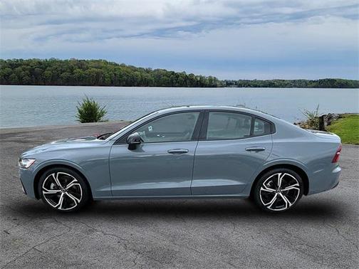 2024 Volvo S60 B5 Core Dark Theme