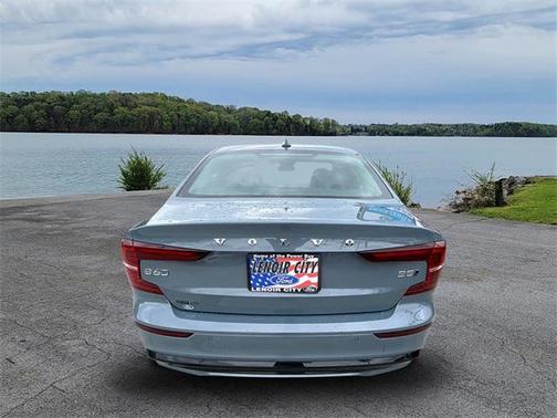 2024 Volvo S60 B5 Core Dark Theme
