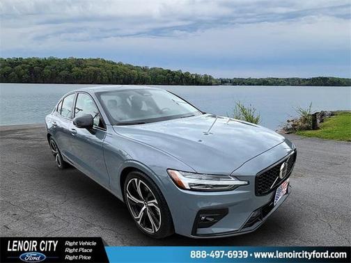 2024 Volvo S60 B5 Core Dark Theme