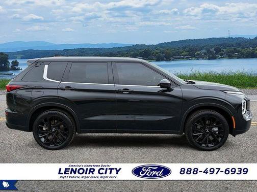 Black Diamond 2023 Mitsubishi Outlander SE Black Edition