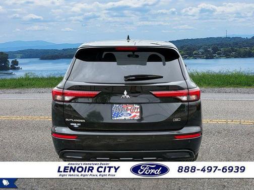 Black Diamond 2023 Mitsubishi Outlander SE Black Edition