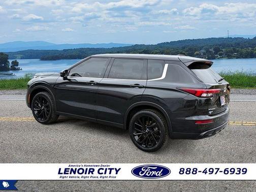 Black Diamond 2023 Mitsubishi Outlander SE Black Edition
