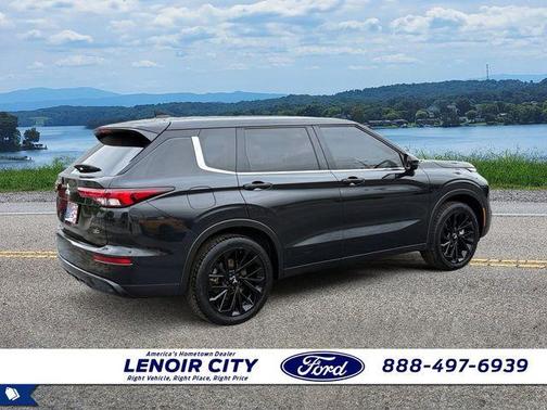 Black Diamond 2023 Mitsubishi Outlander SE Black Edition