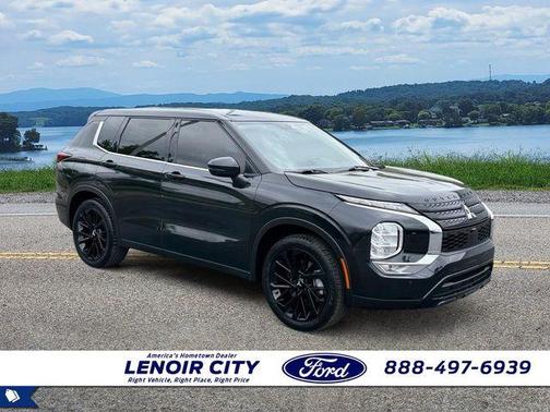 Black Diamond 2023 Mitsubishi Outlander SE Black Edition