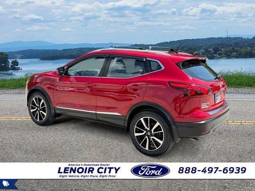 Palatial Ruby 2017 Nissan Rogue Sport SL