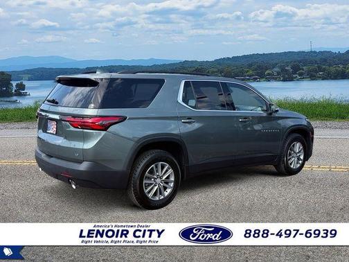 Silver Sage Metallic 2023 Chevrolet Traverse LT Cloth