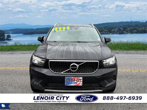 2019 Volvo XC40 T5 Momentum