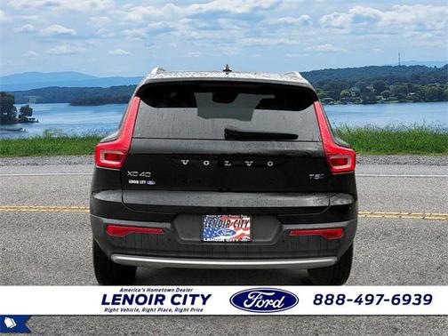 2019 Volvo XC40 T5 Momentum