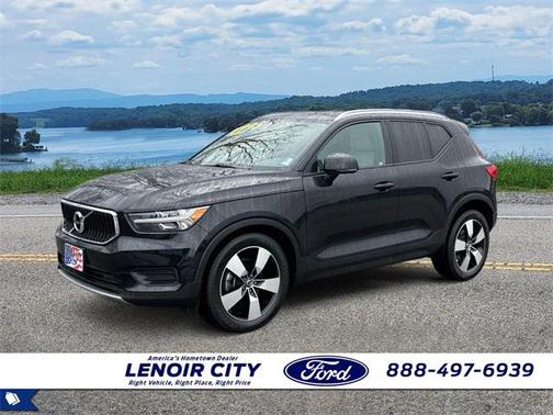 2019 Volvo XC40 T5 Momentum