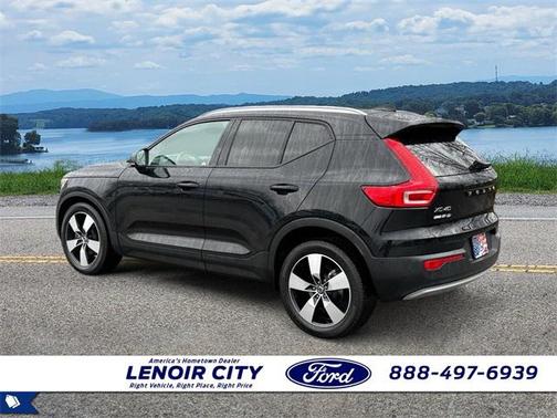2019 Volvo XC40 T5 Momentum