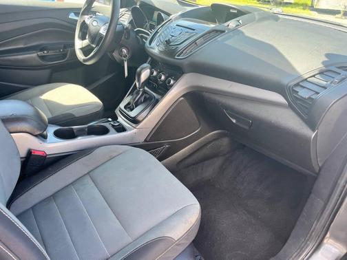 Magnetic 2016 Ford Escape SE