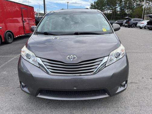 2013 Toyota Sienna XLE