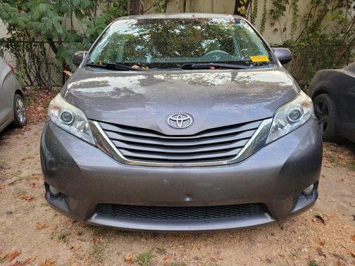 2013 Toyota Sienna XLE