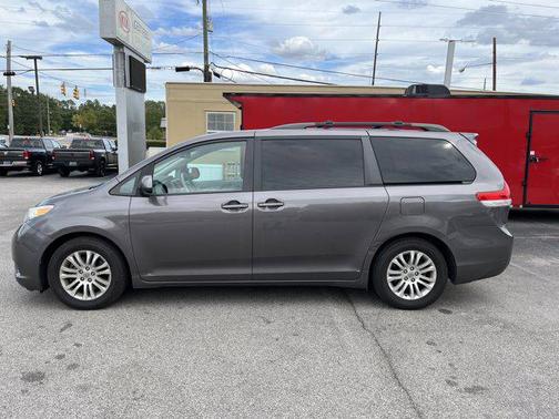 2013 Toyota Sienna XLE
