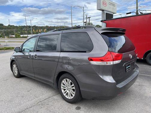 2013 Toyota Sienna XLE